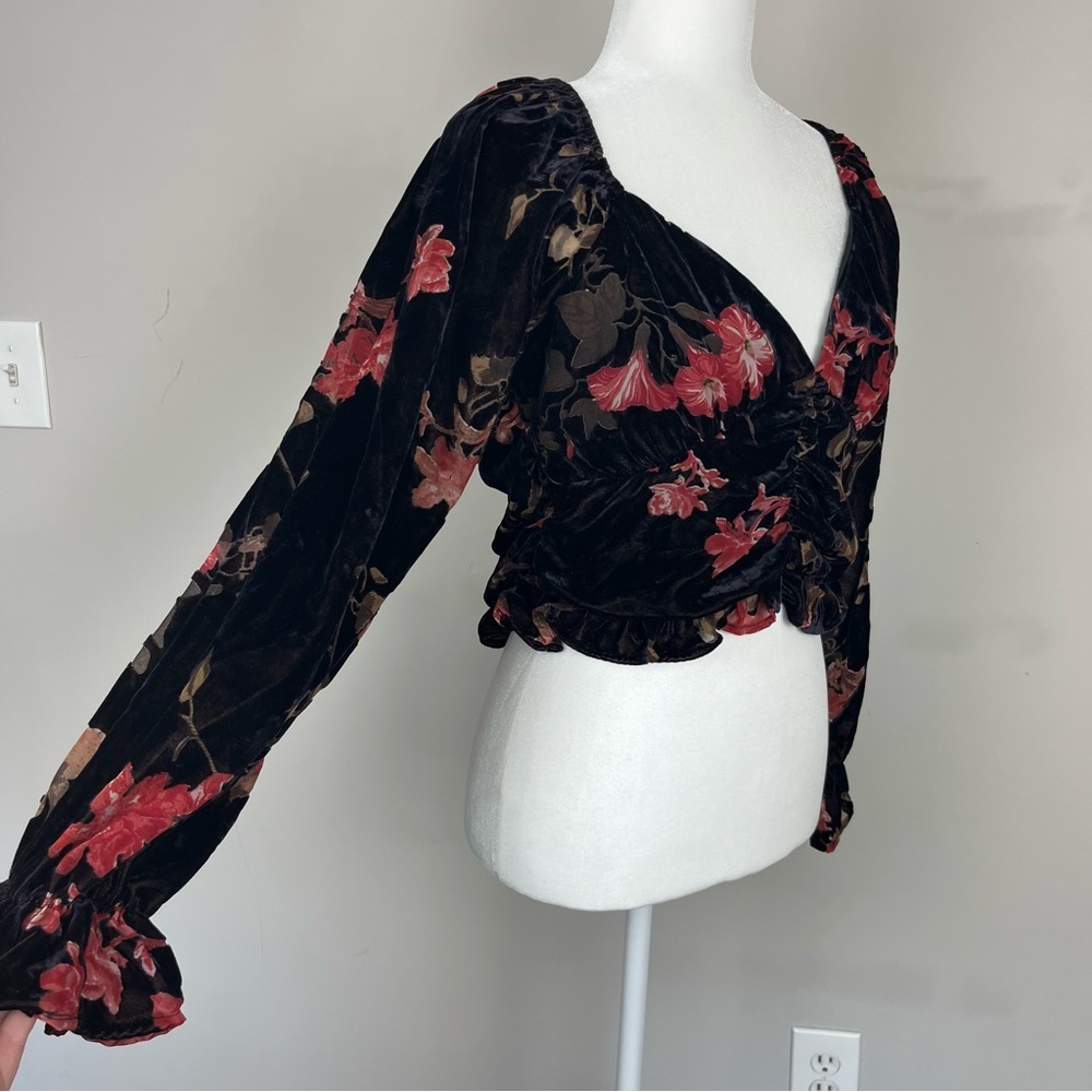 BY TOGETHER BURNOUT LONG SLEEVE VELOUR FLORAL CROP TOP SIZE MEDIUM - Picture 10 of 16